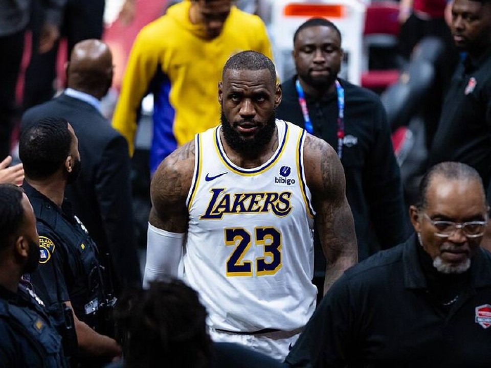 La légende LeBron James quitte les Lakers