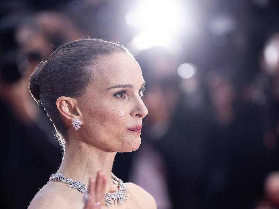Légion d&rsquo;honneur du 14-Juillet : Natalie Portman, Pierre Arditi et Christine Lagarde parmi les 619 honorés