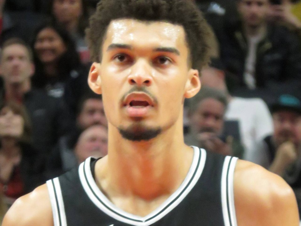 NBA : Wembanyama prolonge pour 252 millions de dollars avec les Spurs, un sacrifice volontaire