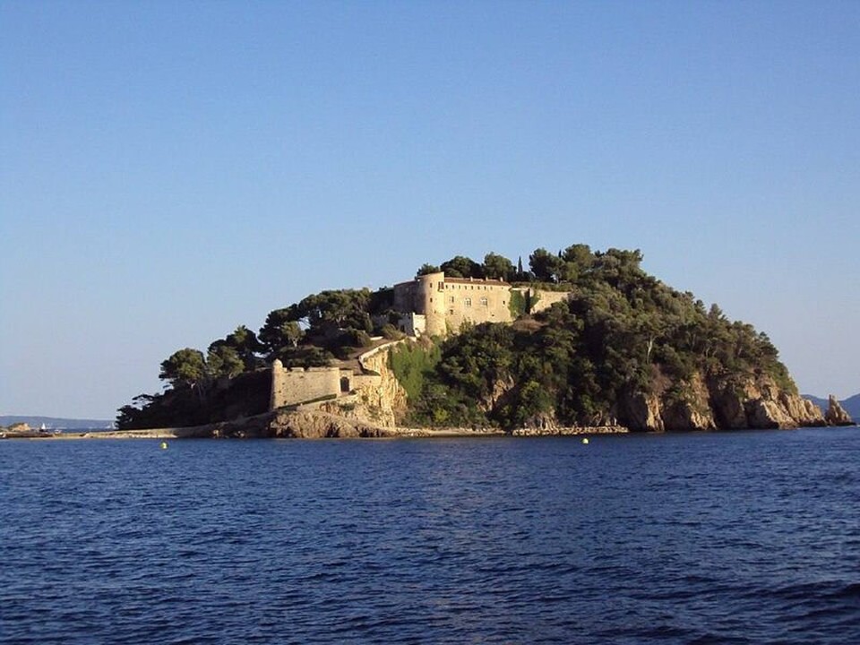 Fort de Brégançon : dans les coulisses du dernier été présidentiel de Macron