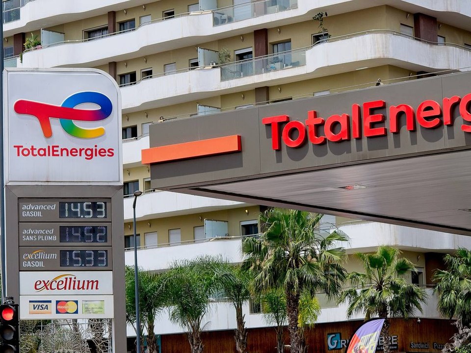TotalEnergies rachète les renouvelables de Shell et cède 50 % à KKR pour 1,8 milliard d&rsquo;euros
