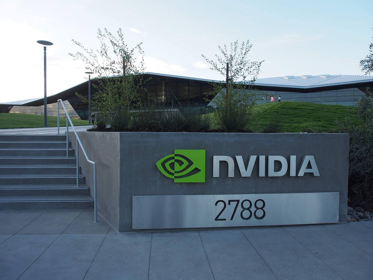 Nvidia rachète Hugging Face pour 12,93 milliards de dollars et s&rsquo;impose au cœur de l&rsquo;IA