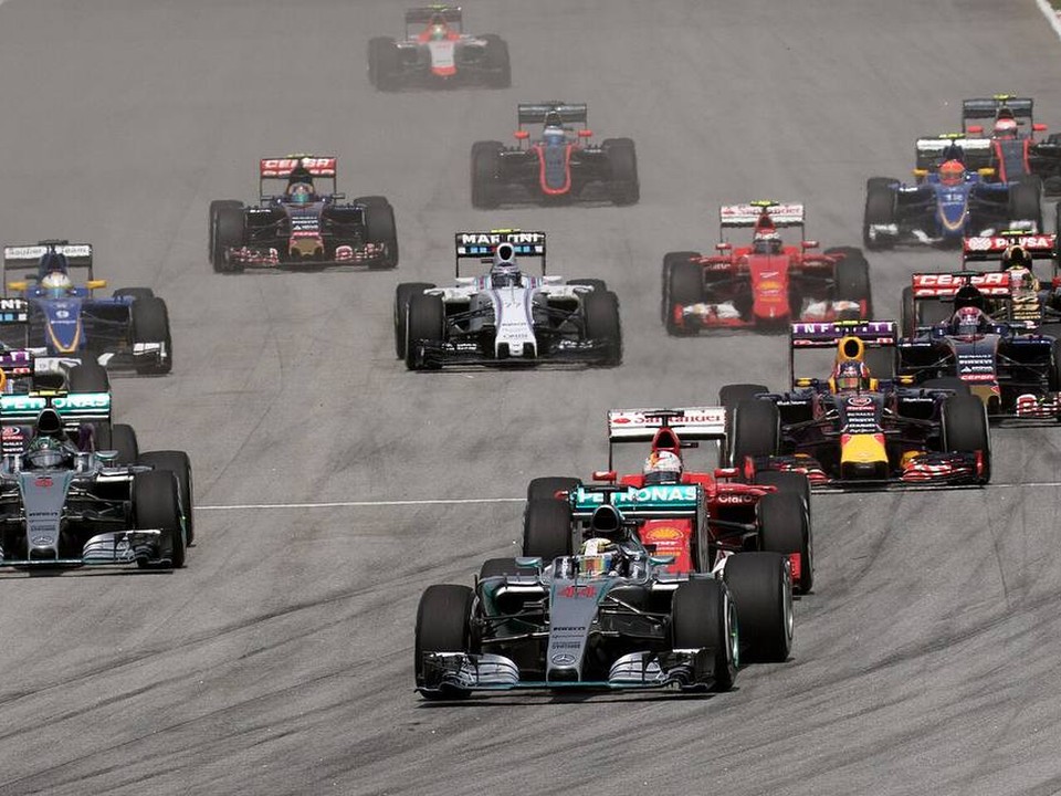 Voitures de Formule 1 sur circuit
