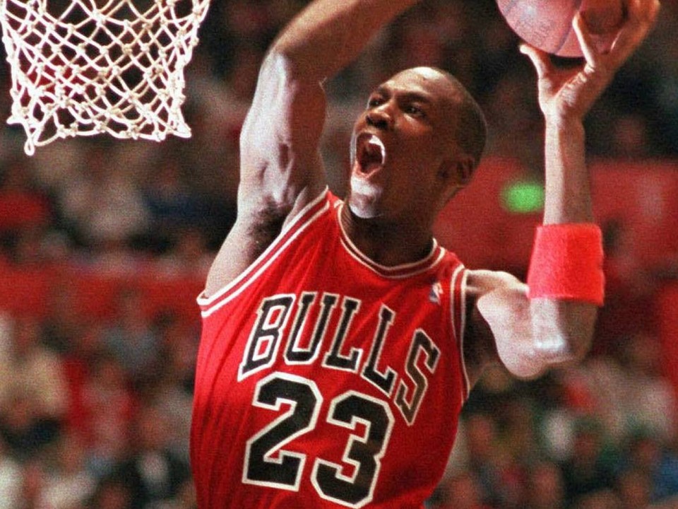 14 millions de dollars pour un maillot de Michael Jordan : un record historique