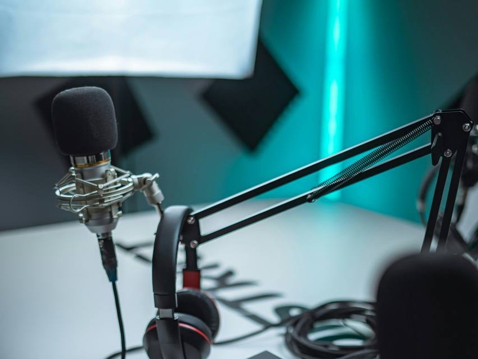 Console de mixage dans un studio radio